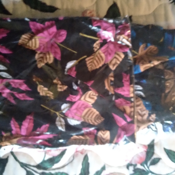 Clothes - Picture 4 of 14